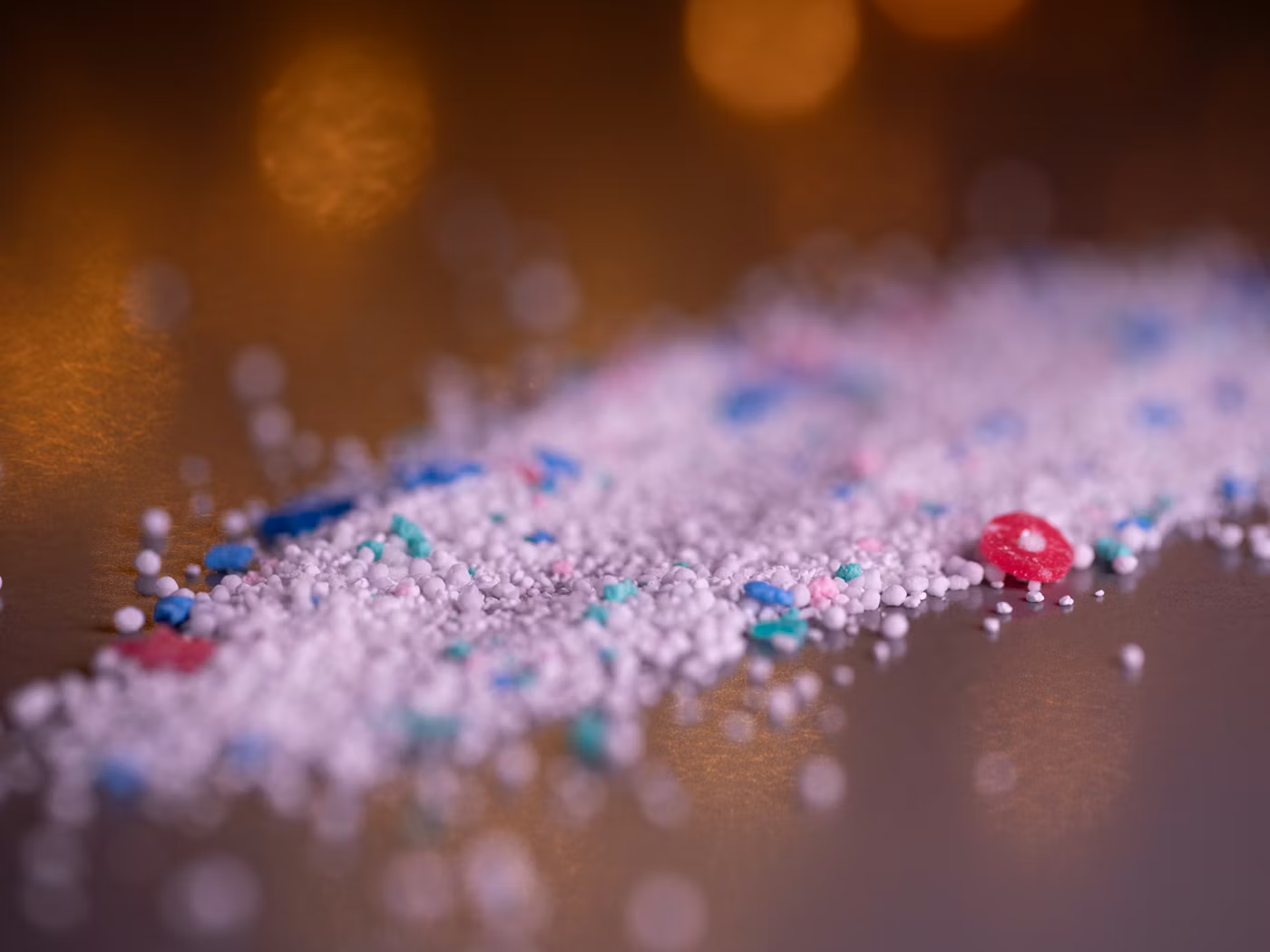 塑膠母粒:高分子顆粒與母粒材質近拍